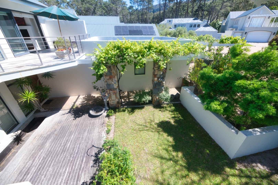 4 Bedroom Property for Sale in Fernkloof Estate Western Cape